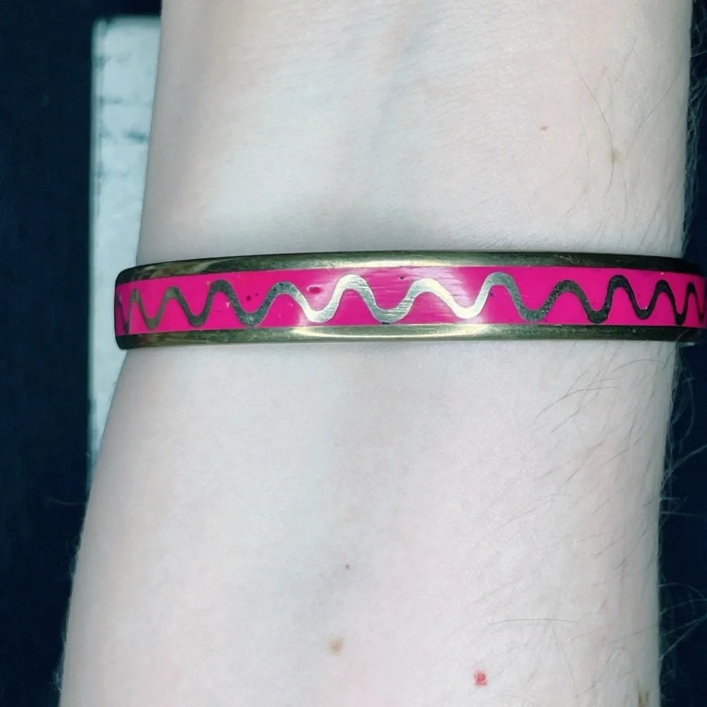 4005u. Enamel Hot Pink and Gold Bangle Bracelet